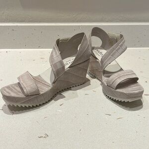 PEDRO GARCÍA Off White Crocodile Platform Wedges BRAND NEW